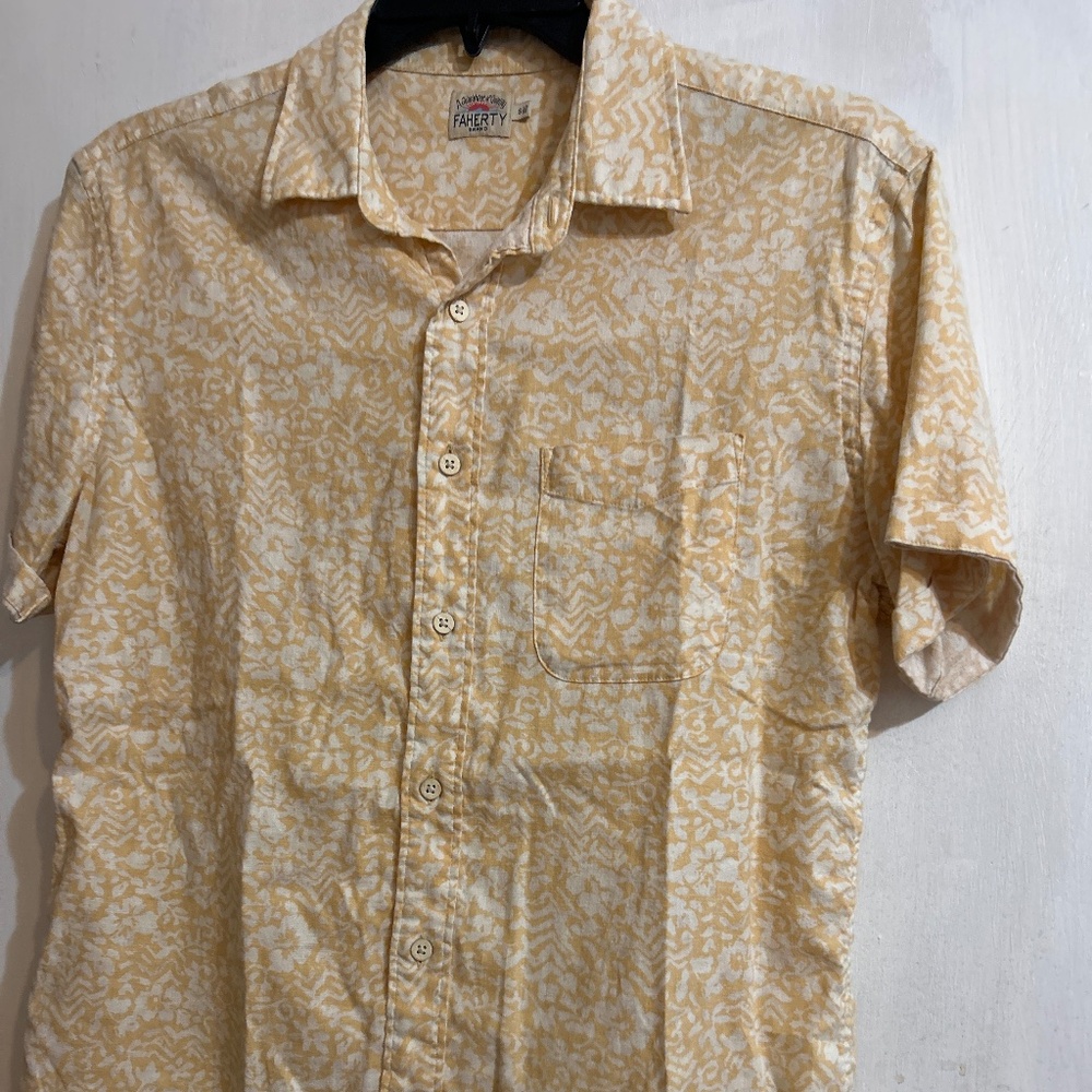 Faherty short sleeve button up and collared shirt.